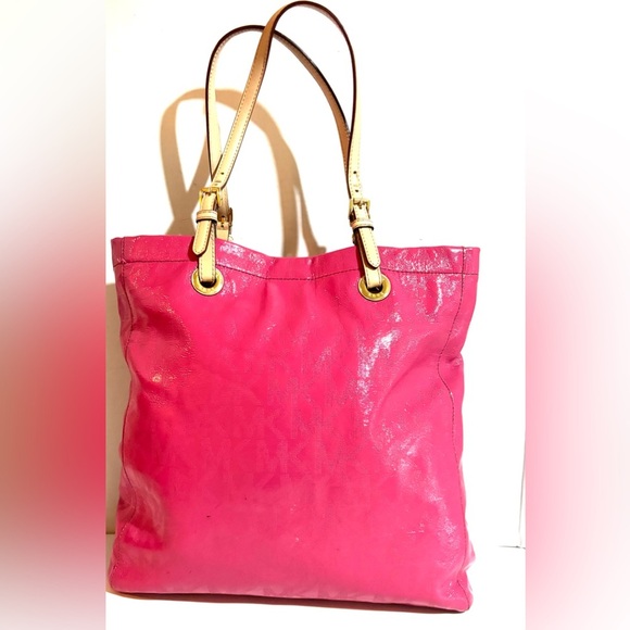 Michael Kors Pink signature print metallic leather Tote Bag - Picture 2 of 8
